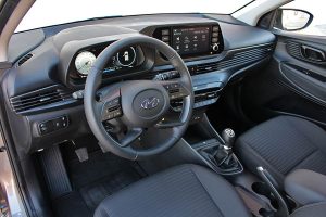 Hyundai i20 1.2 interior 2020 (12)