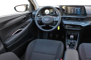 Hyundai i20 1.2 interior 2020 (2)