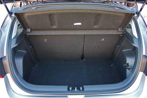 Hyundai i20 1.2 interior 2020 (23)