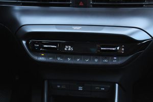 Hyundai i20 1.2 interior 2020 (4)