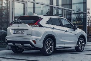 Mitsubishi_Eclipse_Cross_Plug-in_Hybrid-(2)