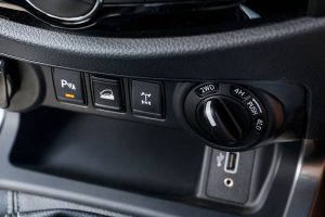 Nissan-Navara-2020-(5)