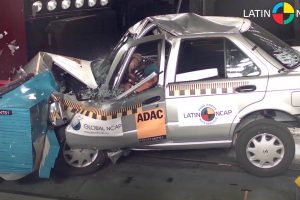 Nissan-Tsuru-crash-test