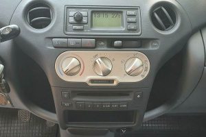 Toyota-Yaris-1.3-2003-(7)