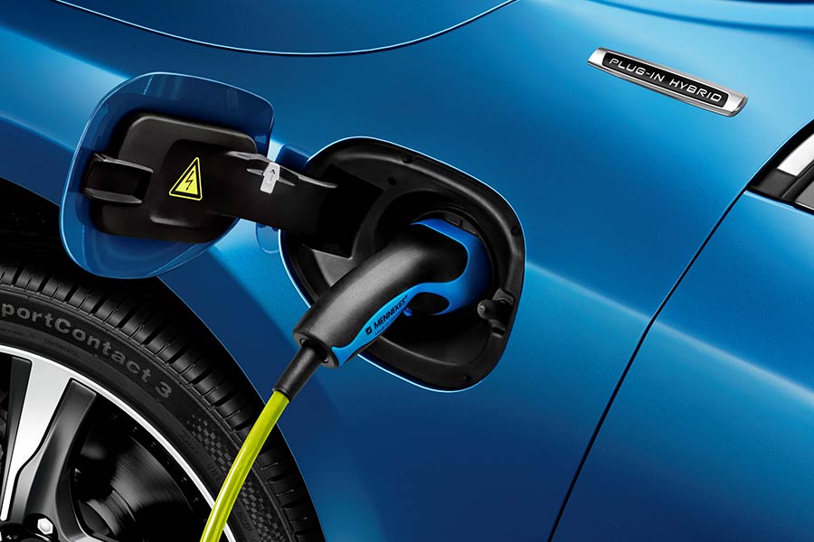 https://autogreeknews.gr/wp-content/uploads/2020/11/Volvo_V60_Plug-in_Hybrid_R-Design.jpg