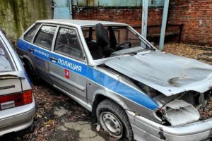 abandoned police cars 4