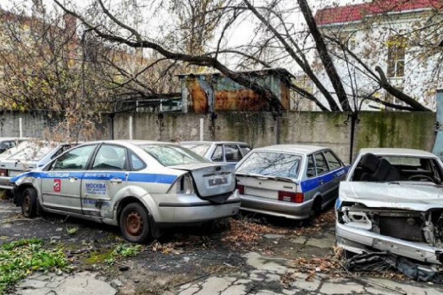 https://autogreeknews.gr/wp-content/uploads/2020/11/abandoned-police-cars-6.jpg
