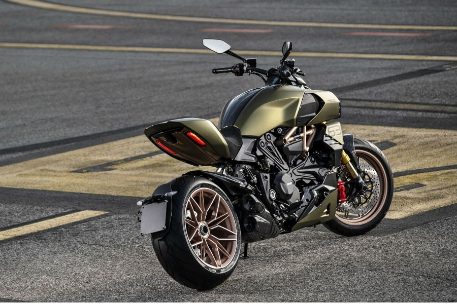 https://autogreeknews.gr/wp-content/uploads/2020/11/ducati-diavel-1260-s-lamborghini-4.jpg