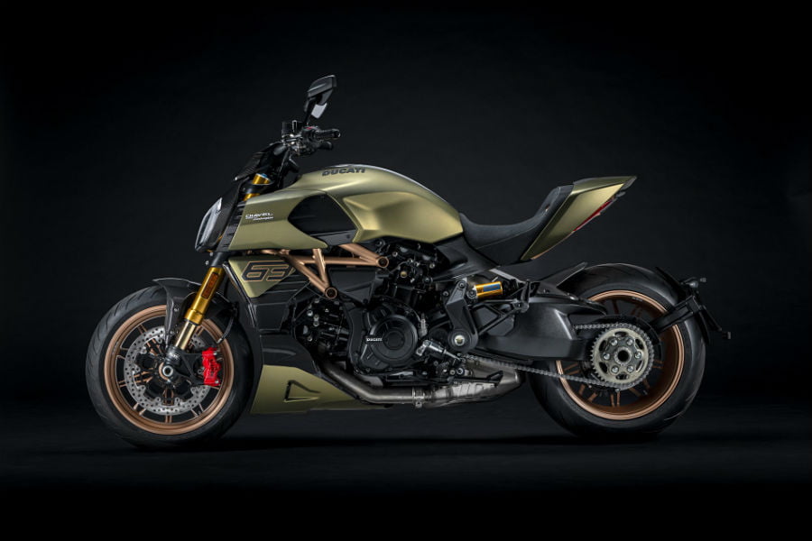 https://autogreeknews.gr/wp-content/uploads/2020/11/ducati-diavel-1260-s-lamborghini-6.jpg