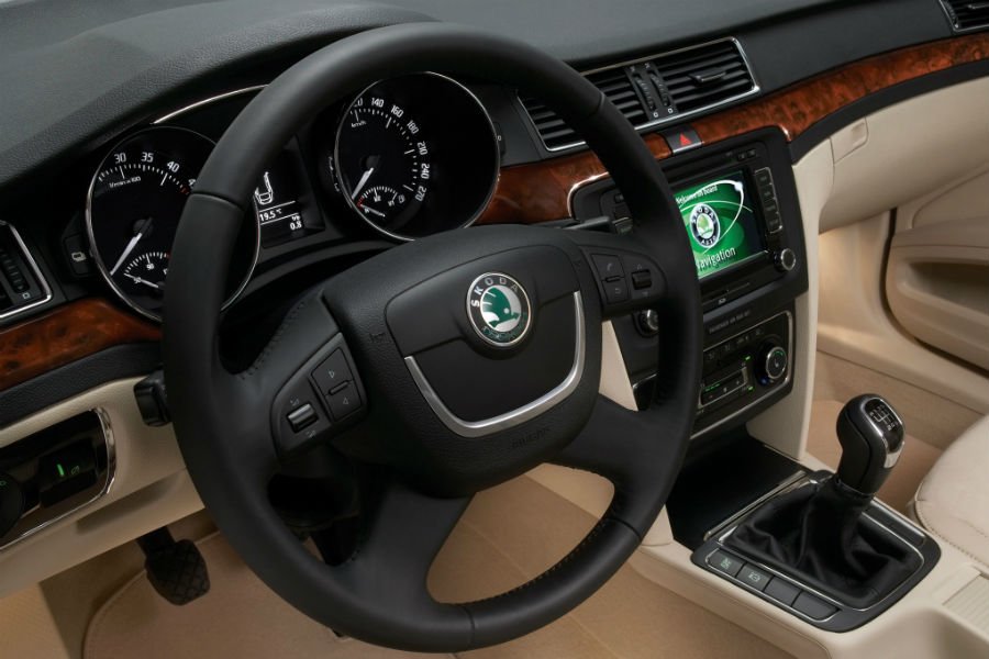 https://autogreeknews.gr/wp-content/uploads/2020/11/skoda-superb-b6-8.jpg