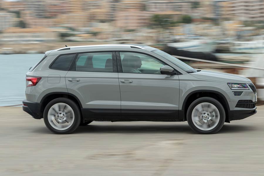 https://autogreeknews.gr/wp-content/uploads/2020/11/skoda_karoq-6.jpg