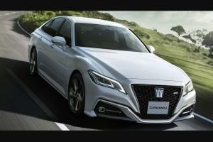 toyota crown rs