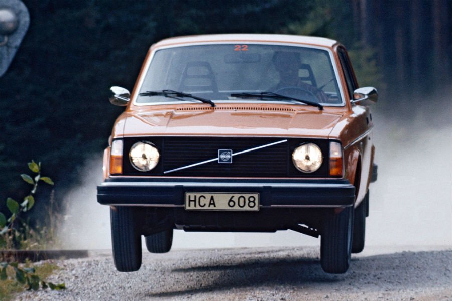https://autogreeknews.gr/wp-content/uploads/2020/11/volvo-244.jpg
