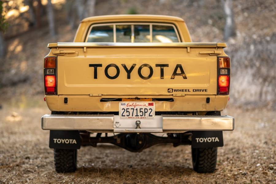 https://autogreeknews.gr/wp-content/uploads/2020/12/1980-toyota-hilux-5.jpg