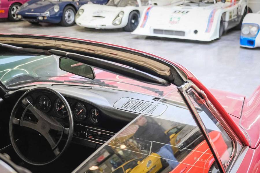 https://autogreeknews.gr/wp-content/uploads/2020/12/80-year-old-buys-80th-porsche-5.jpg