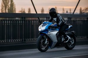 MV-Agusta-Superveloce-Alpine-9