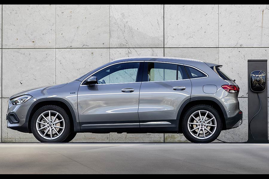 https://autogreeknews.gr/wp-content/uploads/2020/12/Mercedes-GLA-250-e-2.jpg