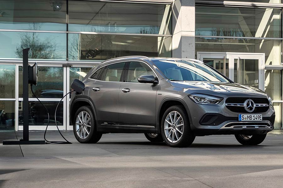 https://autogreeknews.gr/wp-content/uploads/2020/12/Mercedes-GLA-250-e-3.jpg