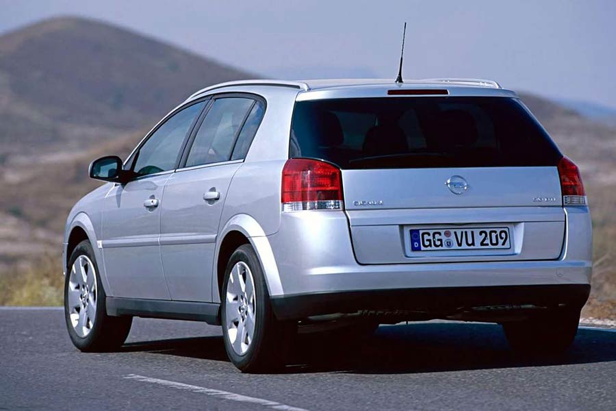 https://autogreeknews.gr/wp-content/uploads/2020/12/Opel-Signum-2003-7.jpg
