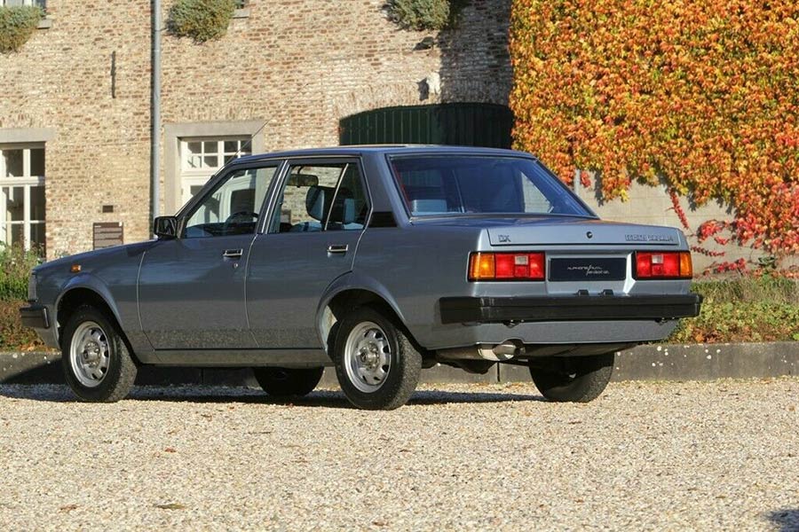 https://autogreeknews.gr/wp-content/uploads/2020/12/Toyota-Corolla-1983-3.jpg
