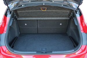 Toyota-Corolla-2.0-Hybrid-(11)