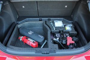 Toyota-Corolla-2.0-Hybrid-(12)