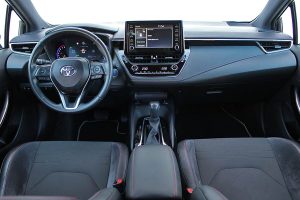 Toyota-Corolla-2.0-Hybrid-(13)