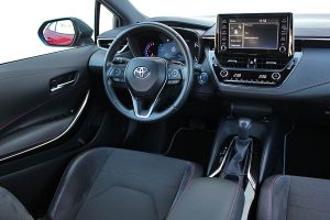 Toyota-Corolla-2.0-Hybrid-(14)