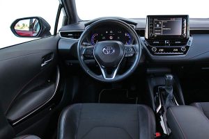Toyota-Corolla-2.0-Hybrid-(15)