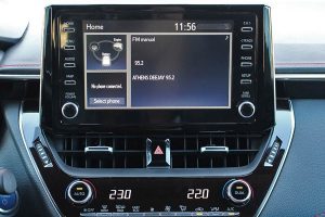 Toyota-Corolla-2.0-Hybrid-(16)