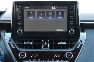 Toyota-Corolla-2.0-Hybrid-(18)