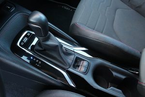 Toyota-Corolla-2.0-Hybrid-(22)