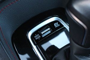 Toyota-Corolla-2.0-Hybrid-(23)