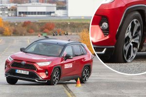 Toyota-RAV4-PHEV-moose-test