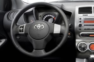 Toyota-Urban-Cruiser-(10)