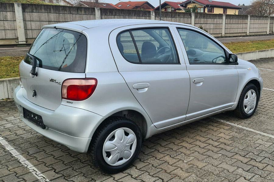 https://autogreeknews.gr/wp-content/uploads/2020/12/Toyota-Yaris-1.0-2003-4.jpg