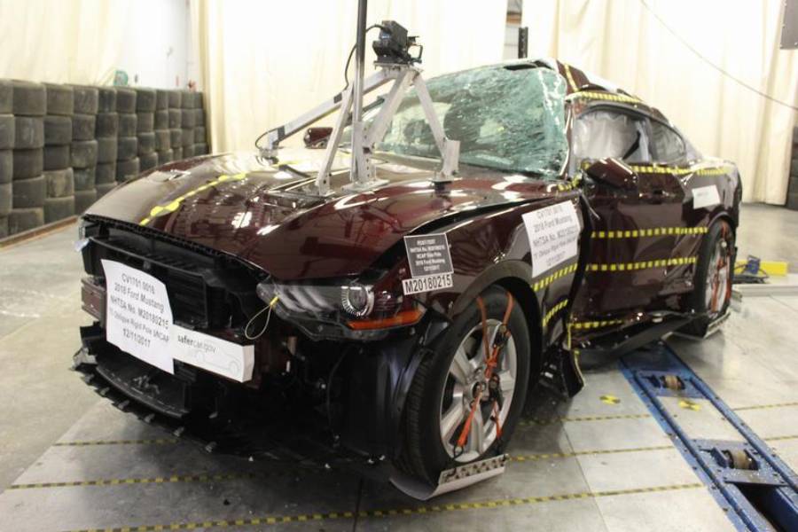 https://autogreeknews.gr/wp-content/uploads/2020/12/Wrecked-Ford-Mustang-Auction-7.jpg