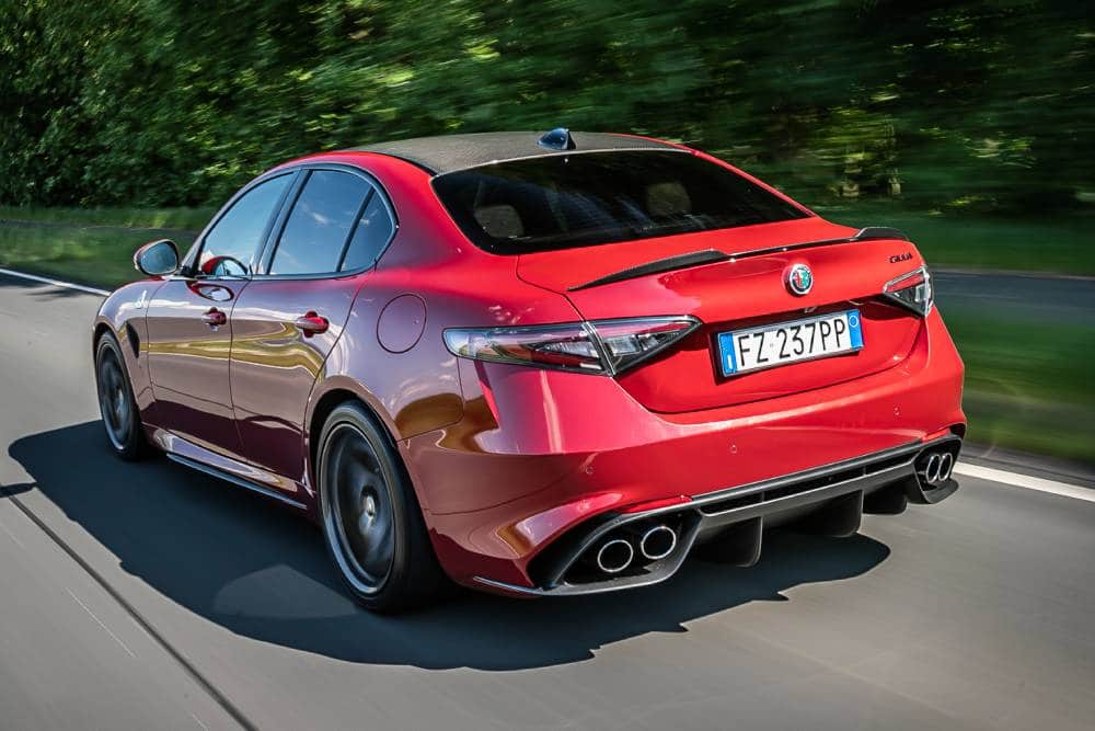 https://autogreeknews.gr/wp-content/uploads/2020/12/alfa_romeo_giulia_quadrifoglio_435.jpg