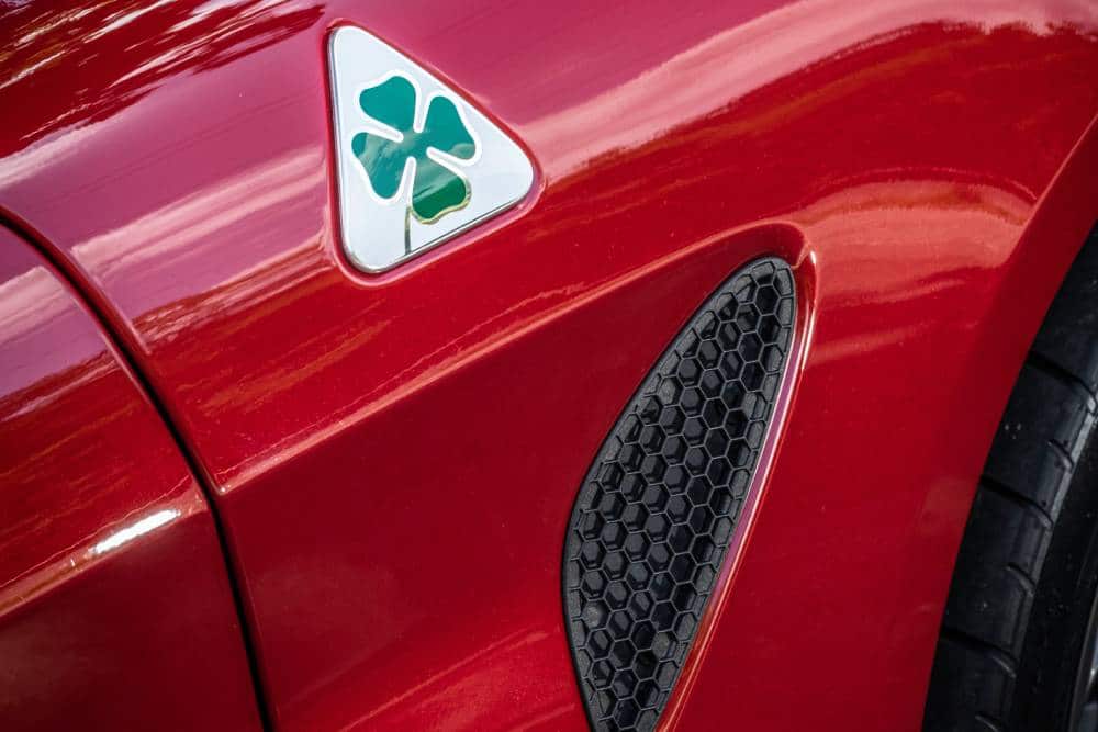 https://autogreeknews.gr/wp-content/uploads/2020/12/alfa_romeo_giulia_quadrifoglio_620.jpg