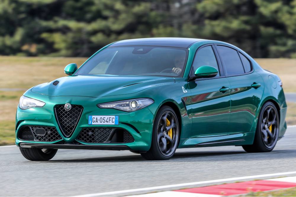 https://autogreeknews.gr/wp-content/uploads/2020/12/alfa_romeo_giulia_quadrifoglio_715.jpg
