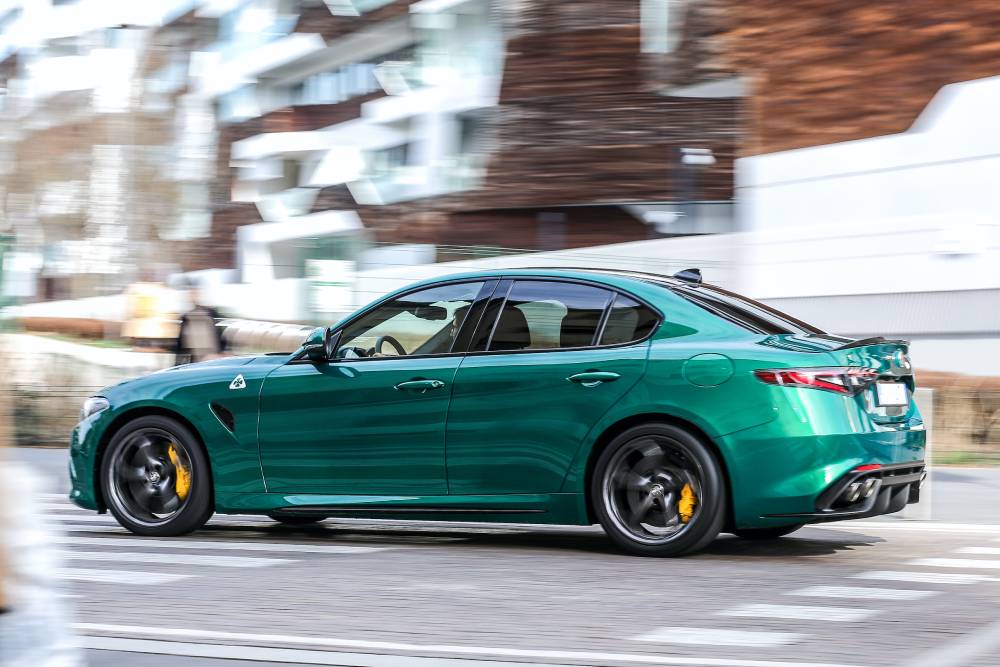 https://autogreeknews.gr/wp-content/uploads/2020/12/alfa_romeo_giulia_quadrifoglio_7965.jpg