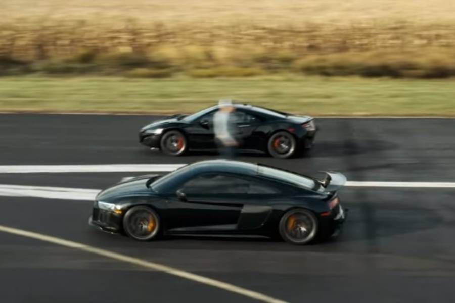 Honda NSX κοιτάει τα τρένα από Audi R8 V10 (+video)