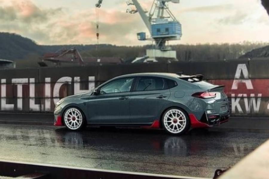 https://autogreeknews.gr/wp-content/uploads/2020/12/hyundai-i30-fastback-n-carlsson-3.jpg