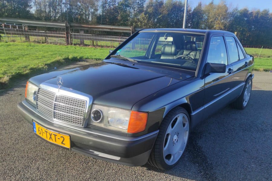 https://autogreeknews.gr/wp-content/uploads/2020/12/mercedes-190e-v12-3.jpg