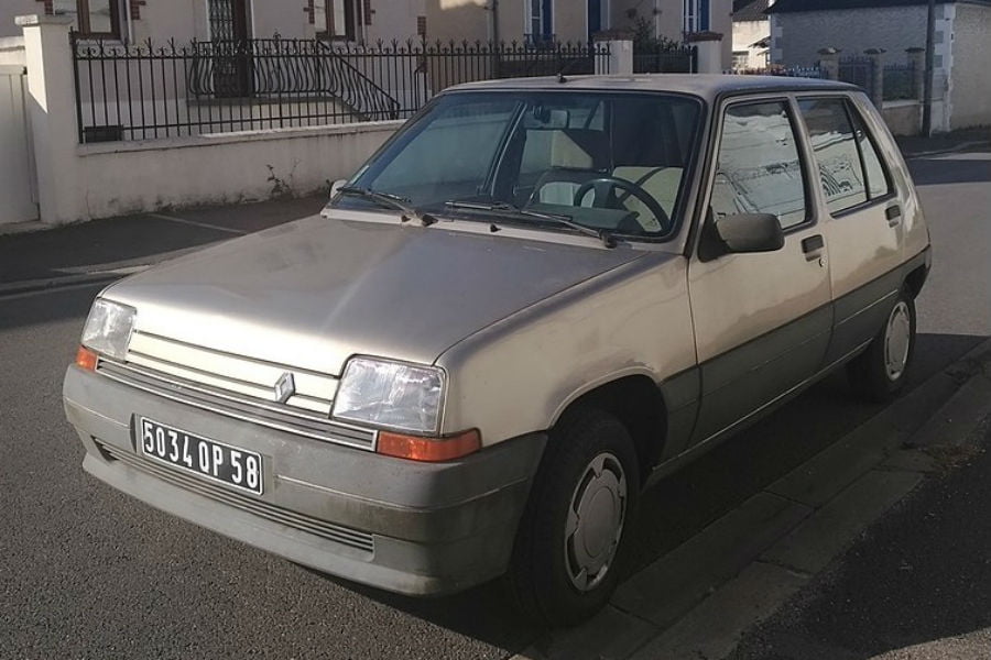 https://autogreeknews.gr/wp-content/uploads/2020/12/renault-5-gtr-2.jpg
