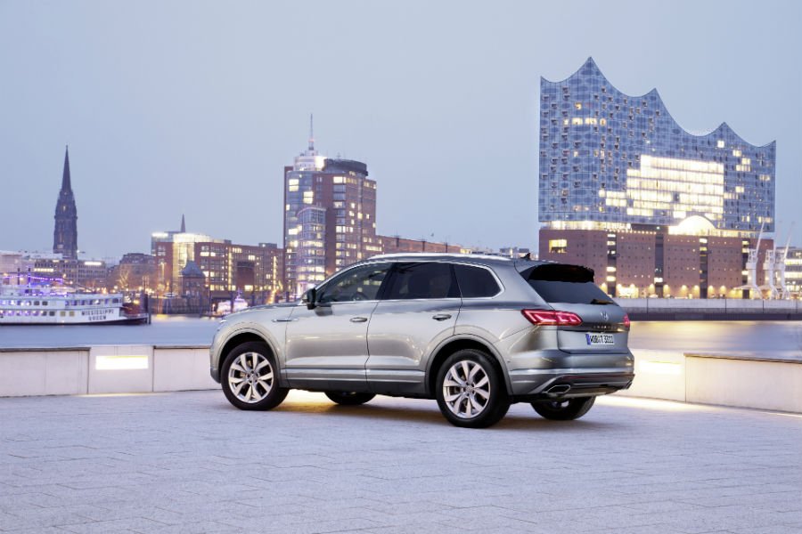 https://autogreeknews.gr/wp-content/uploads/2020/12/vw-touareg-v8-tdi-price-9.jpg