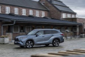 2021-Toyota-Highlander-Europe-04