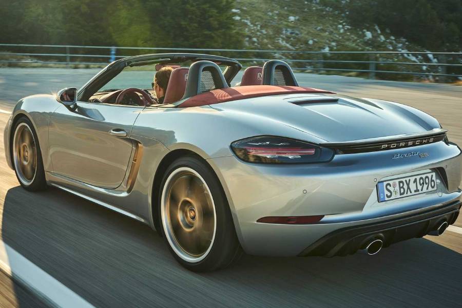https://autogreeknews.gr/wp-content/uploads/2021/01/2021-porsche-boxster-25-rear.jpg
