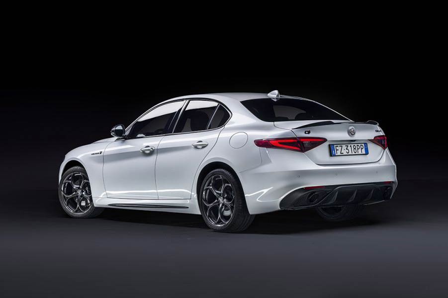 https://autogreeknews.gr/wp-content/uploads/2021/01/Alfa-Romeo-Giulia-Veloce-Ti-1.jpg