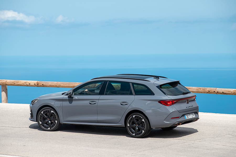 https://autogreeknews.gr/wp-content/uploads/2021/01/CUPRA-Leon_58_HQ.jpg